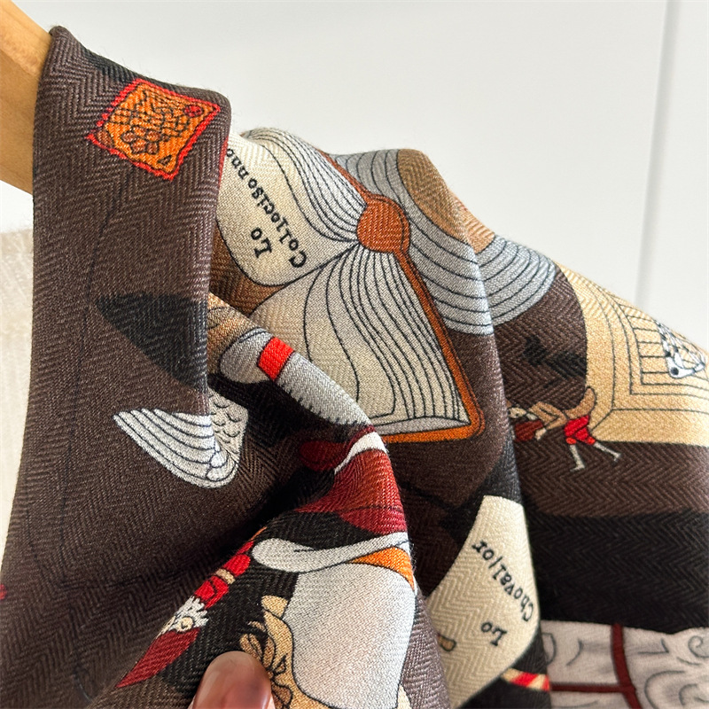 Two Faced Print Scarf 65CM Sca - Luxury Bags Hong Kong recension och pris